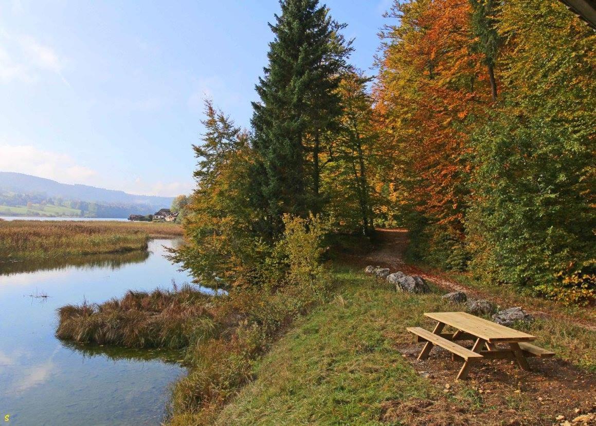 L'Ecrin Du Lac Saint-Point-Lac Luaran gambar